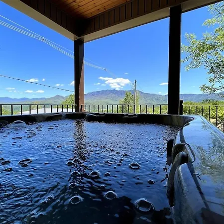 Close To Downtown Gatlinburg Amazing Mount Leconte Views Hot Tub Game Room